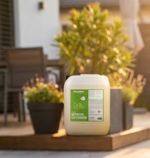 Čištění umělého trávníku od moči psů Bactodes detail